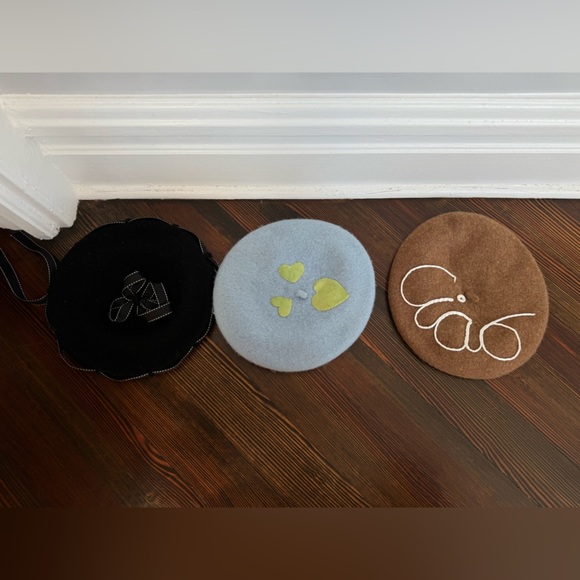 100% Wool With Leather Trim Berets - Picture 1 of 1